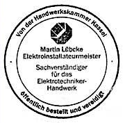 Rundstempel: Von der Handwerkskammer Kassel öffentlich bestellt und vereidigt. Martin Lübcke, Elektroinstallateurmeister, Sachverständiger für das Elektrotechniker-Handwerk.